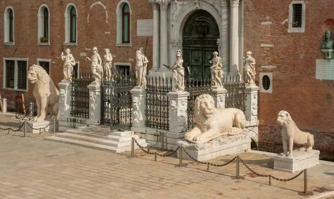 White Ca' Arsenale Daire Venedik